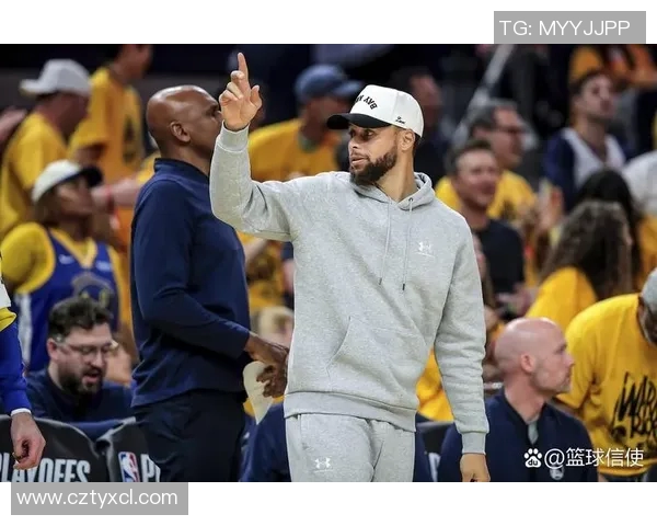 镜头捕捉:勇士赛场小动作引发热议