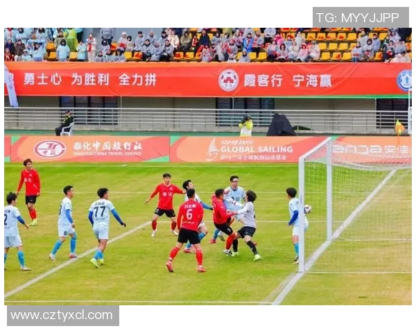 球迷为庆祝胜利免费发奶茶，街头排长龙